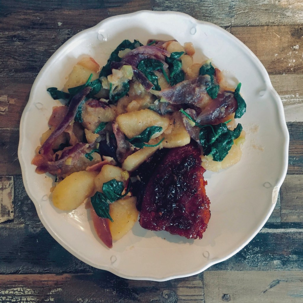 Mézes BBQ csirkemell szalonnás-póréhagymás burgonyával